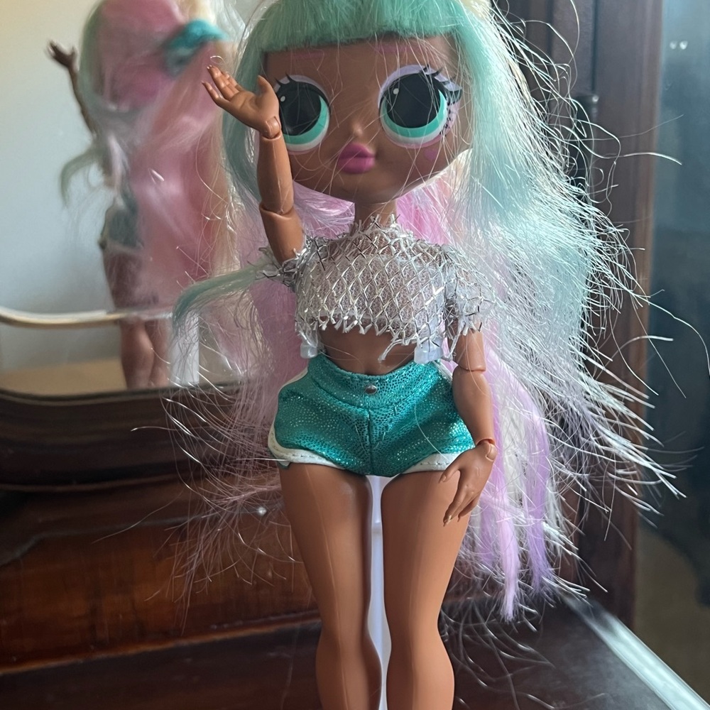 LOL Surprise OMG MGA 2019 pink aqua, yellow hair lol doll.